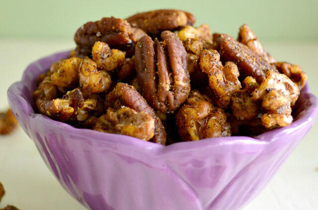 Sveikuoliškas riešutų užkandis - desertas be pridėtinio cukraus