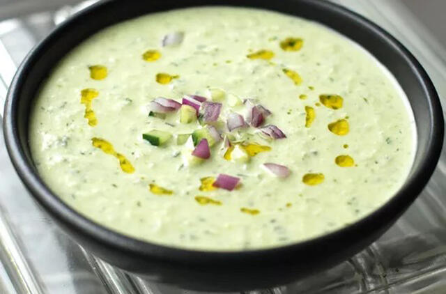 Šalta graikiška sriuba su feta - skanu ir nekaloringa 