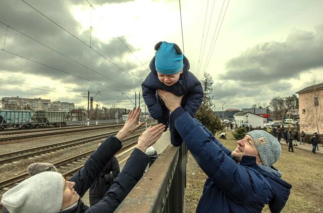 Ukrainiečių vaikai deportuojami ir įvaikinami rusų šeimose
