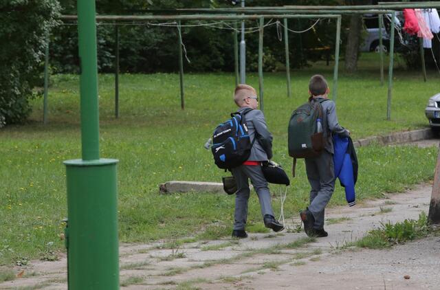 Tėvai - prieš sprendimą naikinti mažas klases