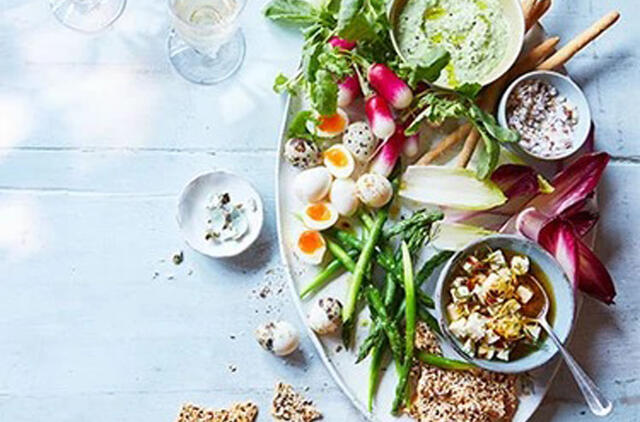 Pavasariu dvelkianti užkandžių lėkštė - privalote išbandyti 