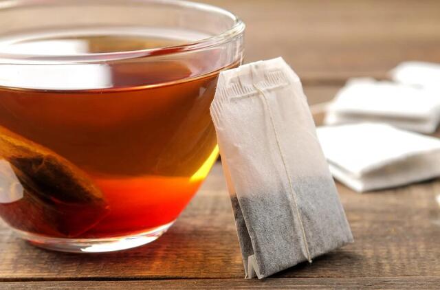 Niekada to nedarykite: kodėl nereikėtų arbatos maišelio užplikyti du kartus