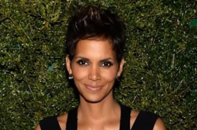 Halle Berry pasidalijo nuoga asmenuke duše