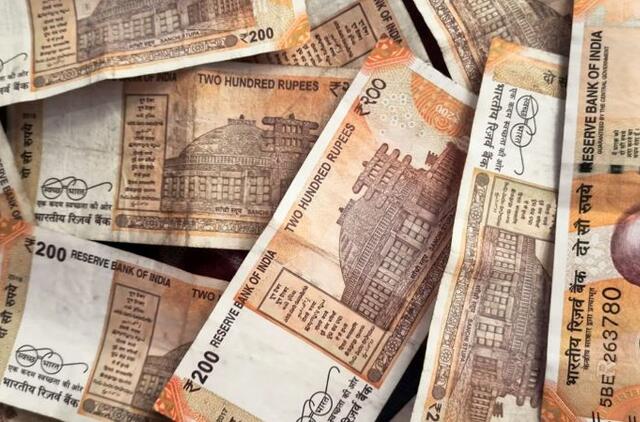 Rusijos bendrovės nežino, kur dėti iš Indijos gautas rupijas