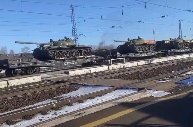 Rusijoje pastebėti 1946 m. senovinių tankų ešelonai