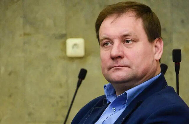 NEIŠSISUKO. Buvusiam Plungės rajono Nausodžio seniūnijos seniūnui Dariui Preibiui teks plačiai praverti piniginę ir keleriems metams pamiršti darbą valstybės tarnyboje. „Žemaičio“ (Oksanos Šukienės) nuotr.