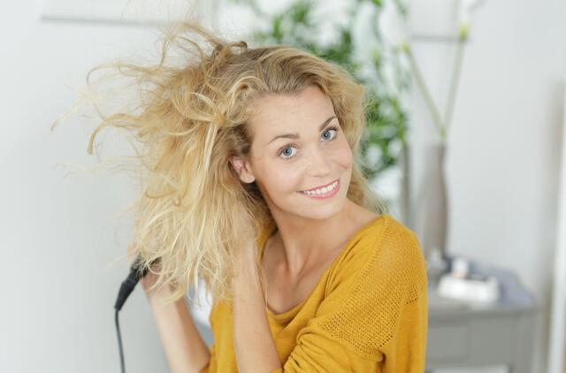 Kodėl nereikėtų plauti plaukų karštu vandeniu