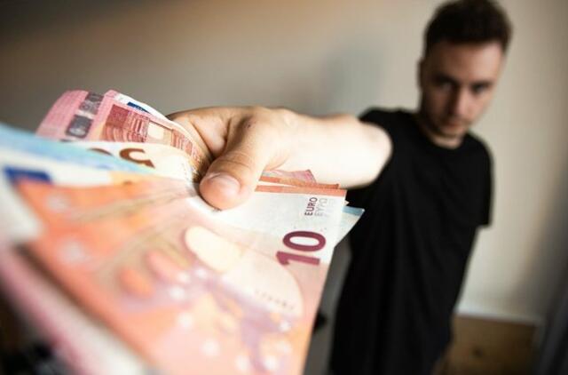 Siūlo atlyginimą iki 8 tūkst. eurų