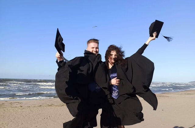 ĮSIDARBINA. Dabartiniai Lietuvos aukštosios jūreivystės mokyklos studentai neretai tik pradeda mokytis - ir jau įsidarbina.  Asmeninio archyvo nuotr. 