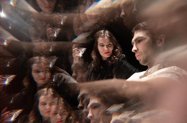 Akimirka iš spektaklio „Abejingas gražuolis“. Eglės Sabaliauskaitės nuotr.