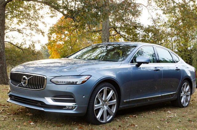 VOLVO. Šiuo metu Klaipėdos meras naudojasi „Volvo s90“ tarnybiniu automobiliu. Redakcijos archyvo asociatyvi nuotr.