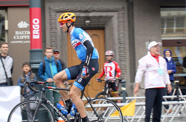 PROFESIONALAS. Ramūnas Navardauskas pats anksčiau profesionaliai mynė dviračių pedalus ir net dalyvavo olimpinėse žaidynėse, o pastaraisiais metais perduoda patirtį jaunajai kartai. Irmanto SIDAREVIČIAUS nuotr.