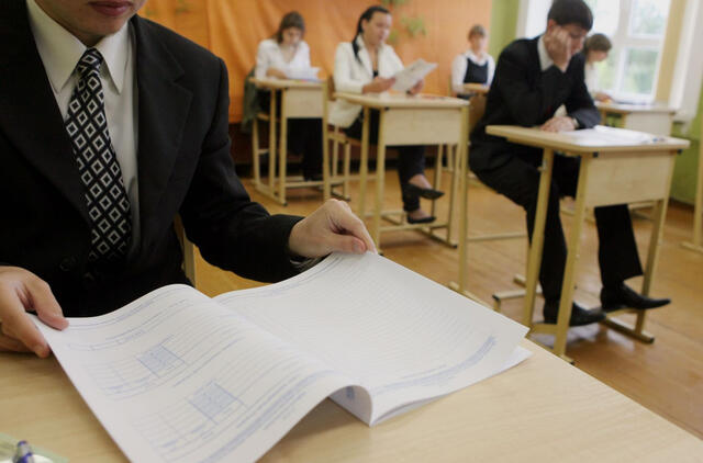 Per 1 tūkst. abiturientų brandos egzaminus laikys pakartotinėje egzaminų sesijoje
