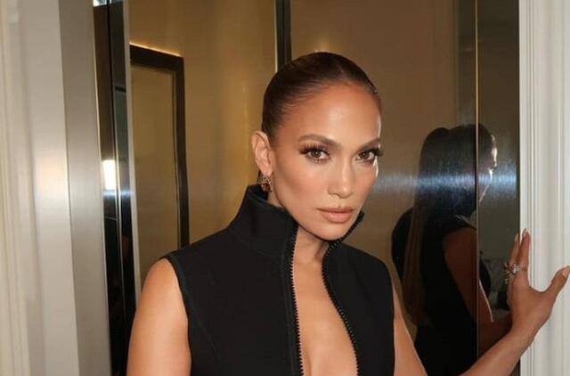 Jennifer Lopez kardinaliai pakeitė įvaizdį