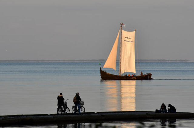 Prieš tris dešimtmečius į Kuršių marias nuleistas kurėnas „Kuršis“ tapo vienu ryškiausių Neringos simbolių. Neringos savivaldybės nuotr.