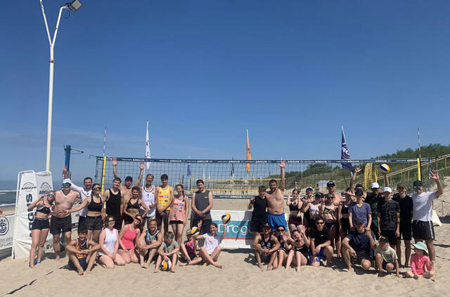 „Drogas šeimų 3x3“ paplūdimio tinklinio etapo dalyviai