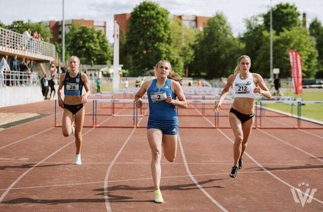 RIMTAS IŠBANDYMAS. Gabija Klimukaitė (viduryje) jau penktadienį Suomijoje dalyvaus Europos U23 lengvosios atletikos čempionate. Organizatorių nuotr.