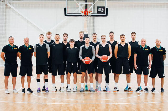 RINKTINĖ. Lietuvos studentų krepšinio rinktinė, dalyvausianti universiadoje Kinijoje. Lietuvos studentų sporto asociacijos nuotr.