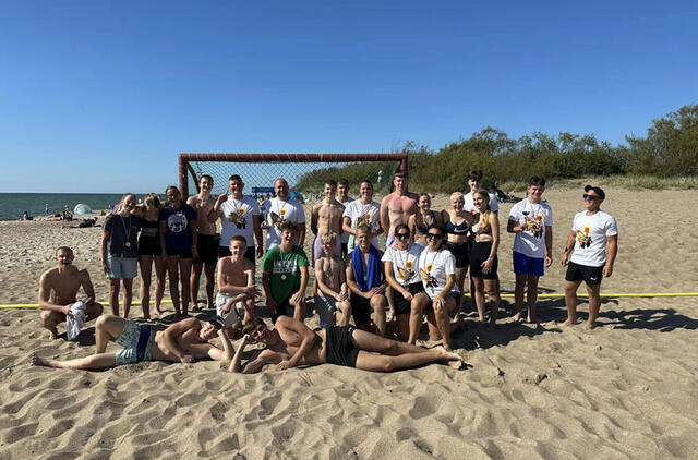 DALYVIAI. Turnyro „Vasaros paplūdimio rankinio trečiadieniai“ dalyviai. Rankinis Klaipėdoje nuotr.