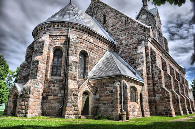 Ruošiamasi tvarkyti Salako bažnyčios vitražus