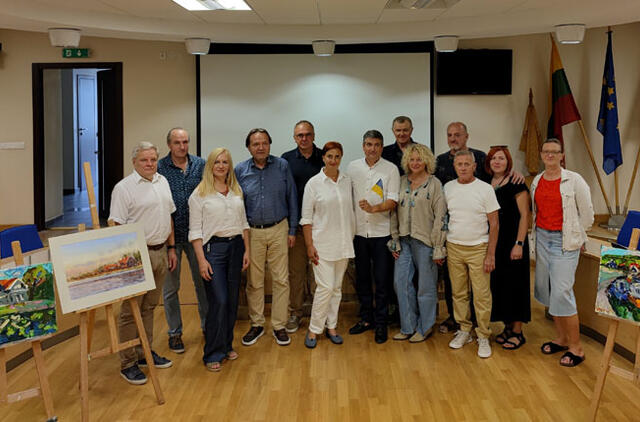 Su menininkais susitikęs Neringos savivaldybės meras Darius Jasaitis išreiškė viltį, kad ir šis pleneras turės tęstinumą. Neringos savivaldybės nuotr.