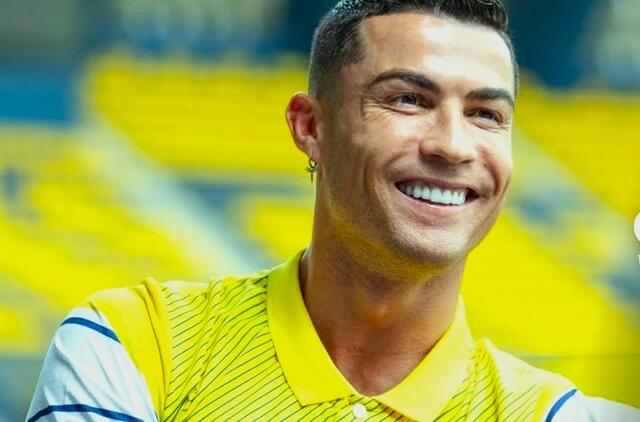 „Al Nassr“ klubas oficialiai paskelbė pasirašęs sutartį iki 2025-ųjų su penkiskart „Auksinio kamuolio“ laimėtoju Cristiano Ronaldo