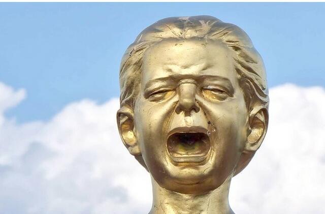 Kūrinys apibraižytas ir gerokai „padėvėtas“. 