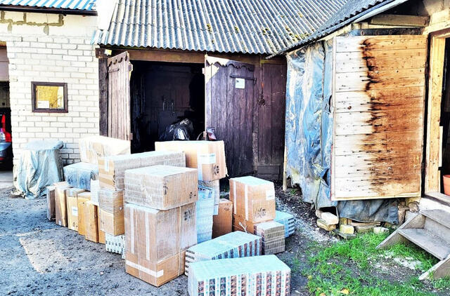 rastas didelis kiekis lietuviškomis banderolėmis nepažymėtų cigarečių