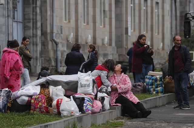 iš Kalnų Karabacho jau pabėgo daugiau kaip 100 000 žmonių