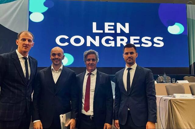  Iš kairės: S. Binevičius, „European Aquatics“ viceprezidentas J. Varvodičius, „European Aquatics“ prezidentas A. J. Silva, J. Kalinauskas.  „LTU Aquatics“ nuotr.