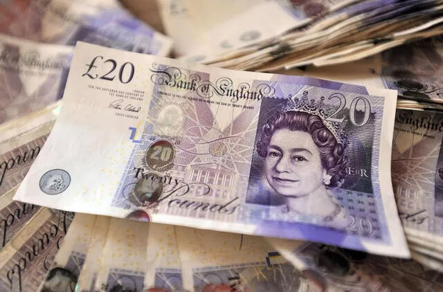 Per automobilio patikrą Vilniuje keleivis išmetė 28 padirbtas pinigų kupiūras