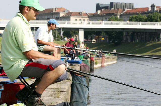 Įsigalioja žvejybos ribojimai lašišų ir šlakių žvejybai