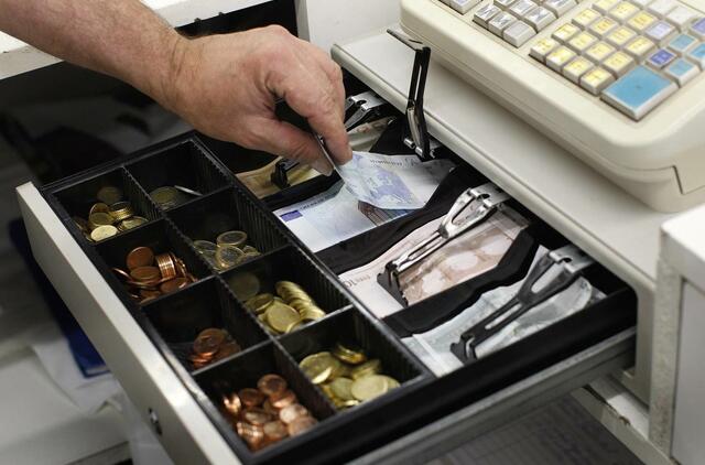Vyras sužalojęs pardavėją iš kasos aparato pasisavino pinigus