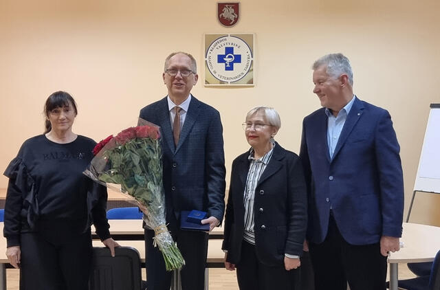 Apdovanojimas. Įteikimo ceremonijoje dalyvavo VšĮ „Būk mano draugas“ direktorė Galina Kučinskienė (iš kairės į dešinę), U. Radvila, Lietuvos jūrų muziejaus direktorė Olga Žalienė ir VMVT vadovas A. Bauža. Asmeninio archyvo nuotr.