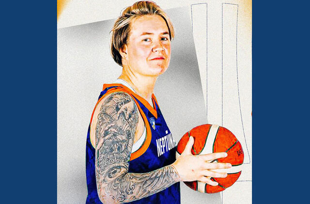 PASTIPRINIMAS. Marina Solopova vilkės „Neptūno“ ekipos marškinėlius. BC „Neptūnas“ nuotr.