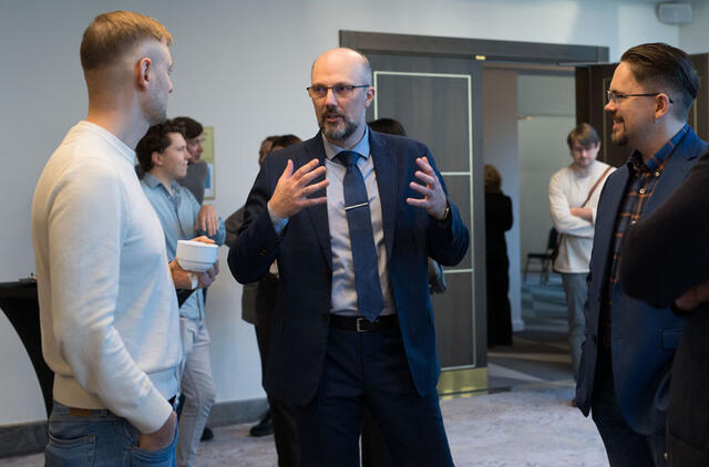 SPECIFIKA. Artūras Čiuvašovas (centre) neslėpė, jog surinkti siauros srities specialistus į konferenciją tapo tam tikru iššūkiu. Vitos JUREVIČIENĖS nuotr.