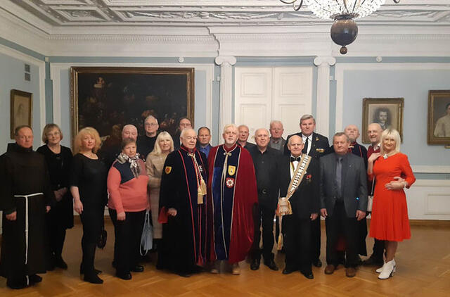 NEPASIDIDŽIAVO. Jotvingių Kryžiaus riterių ordino Klaipėdos-Telšių regionų komtūrijos kuopos riteriai šiais metais ordino narius ir jų artimuosius iš visos Lietuvos sukvietė į Kretingą. Dariaus ČIUŽAUSKO nuotr.