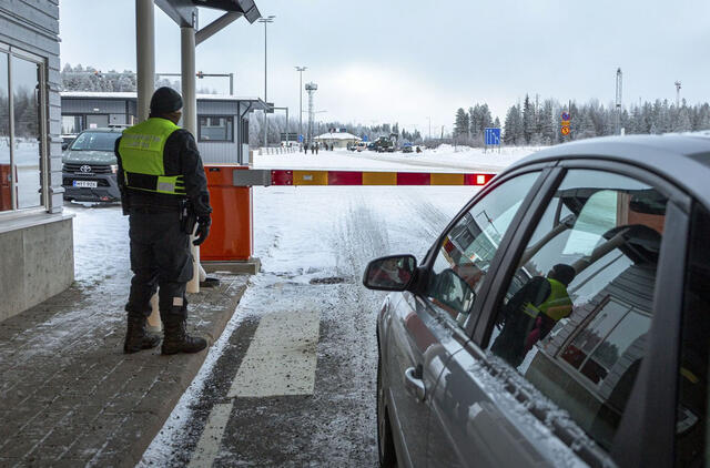 Suomija pasirengusi uždaryti paskutinį sienos su Rusija perėjimo punktą, jei to prireiktų