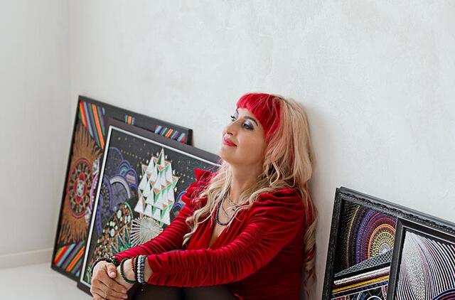 Jolanta Uselienė tiki, kad jos misija - padėti žmonėms. Šiam tikslui ji sakė pasitelkianti ir menines priemones. Asmeninio albumo nuotr.