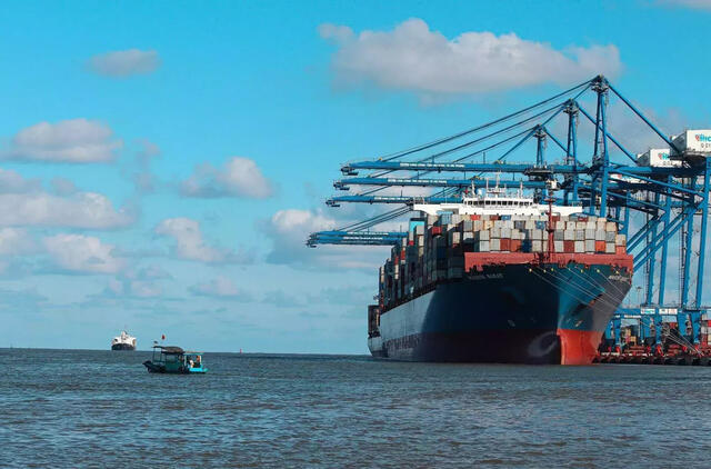 Raudonoji jūra ir Sueco kanalas yra vienas svarbiausių pasaulio jūrų prekybos kelių, juo į Europą gabenama didžioji dalis prekių iš Azijos