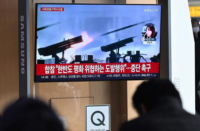 Šiaurės Korėja netoli Pietų Korėjos salų paleido daugiau kaip 200 artilerijos sviedinių