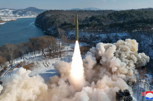Šiaurės Korėja pareiškė išbandžiusi hipergarsinę kietojo kuro balistinę raketą