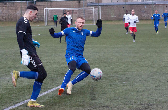 LYGIOSIOS. „Neptūno“ futbolininkai Tauragėje su vietos „Tauro“ ekipa sužaidė lygiosiomis - 1:1. FC „Neptūnas“ nuotr.