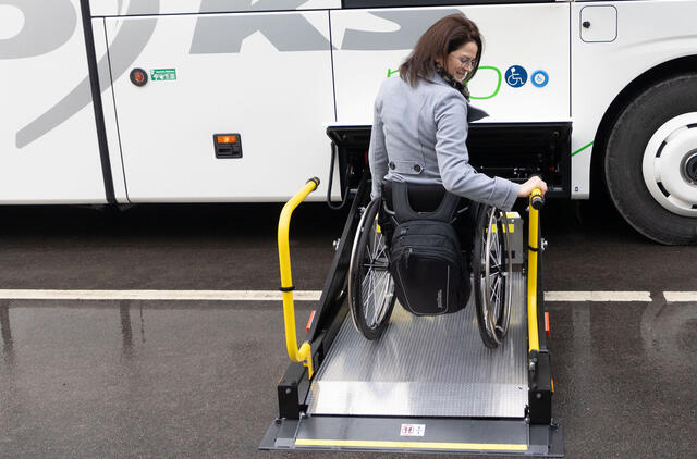 Keleiviams su specialiais poreikiais pritaikytų tarpmiestinių autobusų pristatymo renginys. ELTA / Dainius Labutis