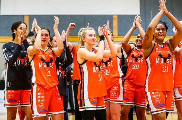 GALINGA JĖGA. LCC krepšininkės šį sezoną demonstruoja vienybę, susitelkimą ir kovotojų charakterį. LCC nuotr.