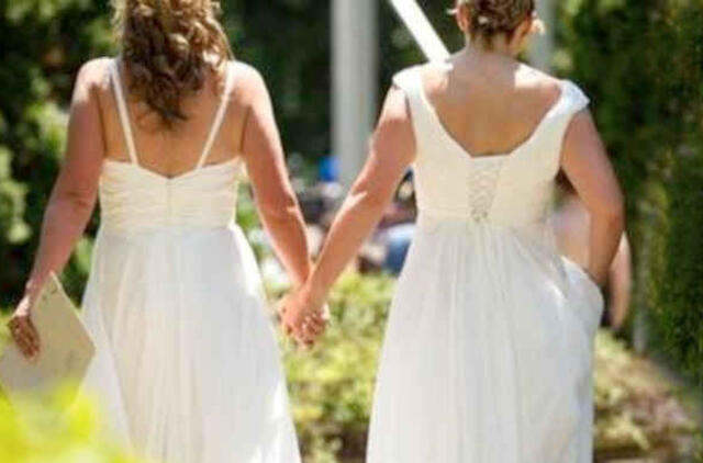 Rusijoje teismas atsisakė priimti dviejų lesbiečių skyrybų prašymą