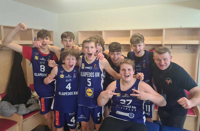 U15 Klaipėdos krepšinio mokyklos komanda - trečiosios vietos laimėtojas. Klaipėdos KM nuotr.  