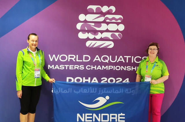 DUETAS. Klaipėdos „Nendrės“ vėliava mirgėjo Dohoje. Šio klubo atstovės - Asta Dirgėlienė (dešinėje) ir Anžela Kovalenko. Organizatorių nuotr.