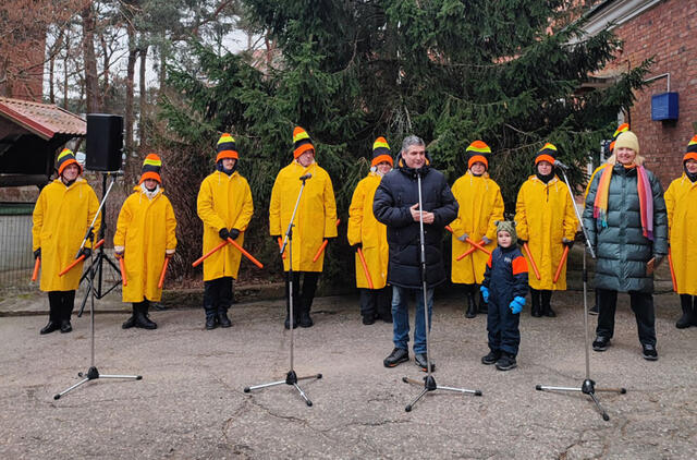 Sveikindamas su Švyturių metais meras Darius Jasaitis linkėjo Neringos gyventojams ir svečiams kuo ryškiau žibėti, nešti ir dovanoti gėrį, suteikti ramybę ir viltį. Neringos savivaldybės nuotr.