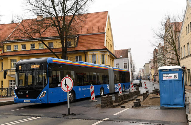 REMONTAS. Tiltų gatvės grindinio remonto darbai turėtų būti baigti iki vasaros. Vitos JUREVIČIENĖS nuotr.